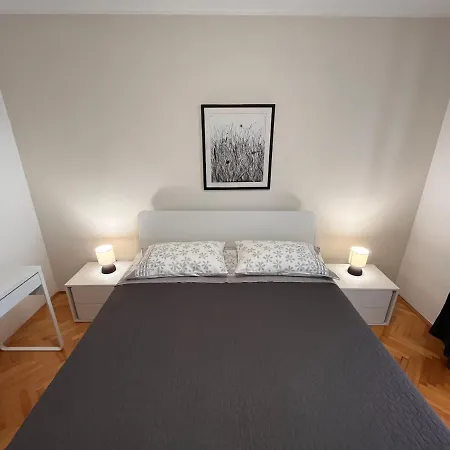 Apartment Quiet Apartment-free Parking