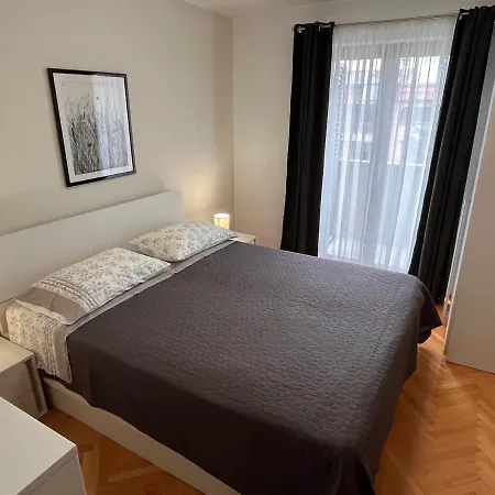 Quiet Apartment-free Parking 아파트