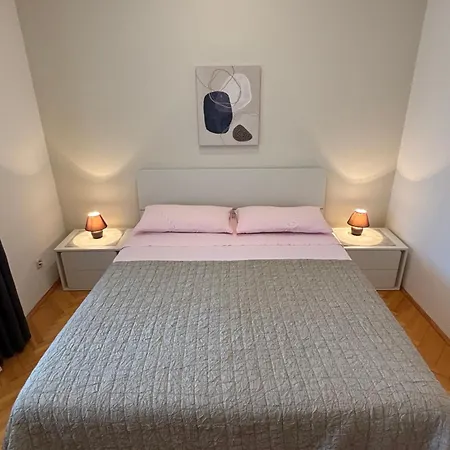 Quiet Apartment-free Parking *