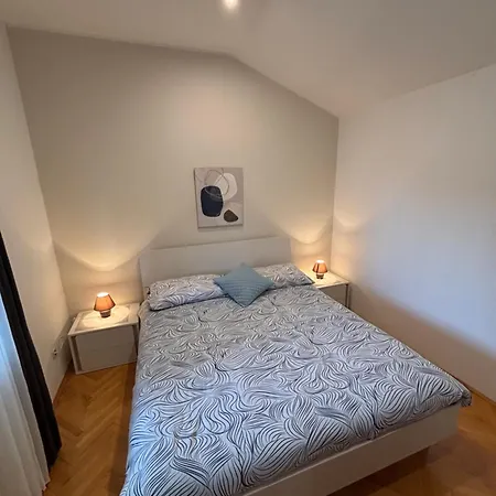 Quiet Apartment-free Parking 아파트 로비니